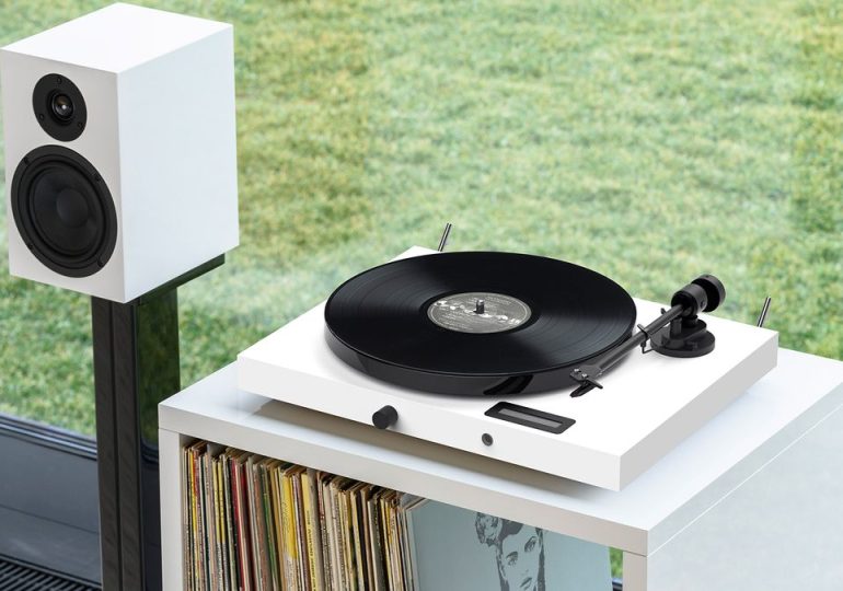 Pro-Ject’s Juke Box E1 turntable brings vinyl, Bluetooth and amps in an ultra-chic all-in-one