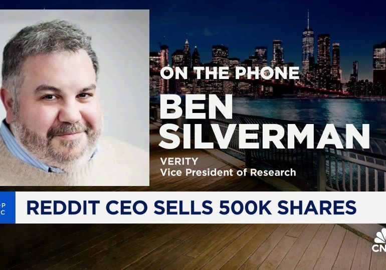 Reddit shares plunge almost 25% in two days, finish the week below first day close