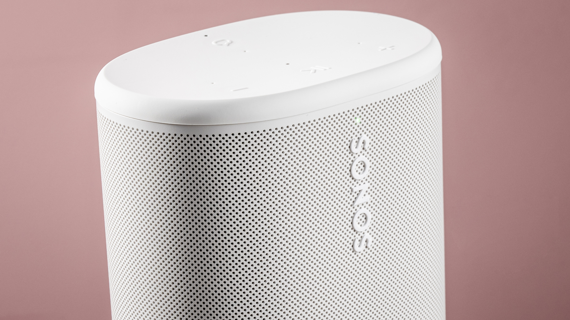 The Sonos Play speaker's logo and grille
