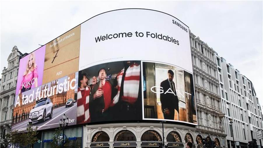 A Samsung advertising board in Piccadilly Circus