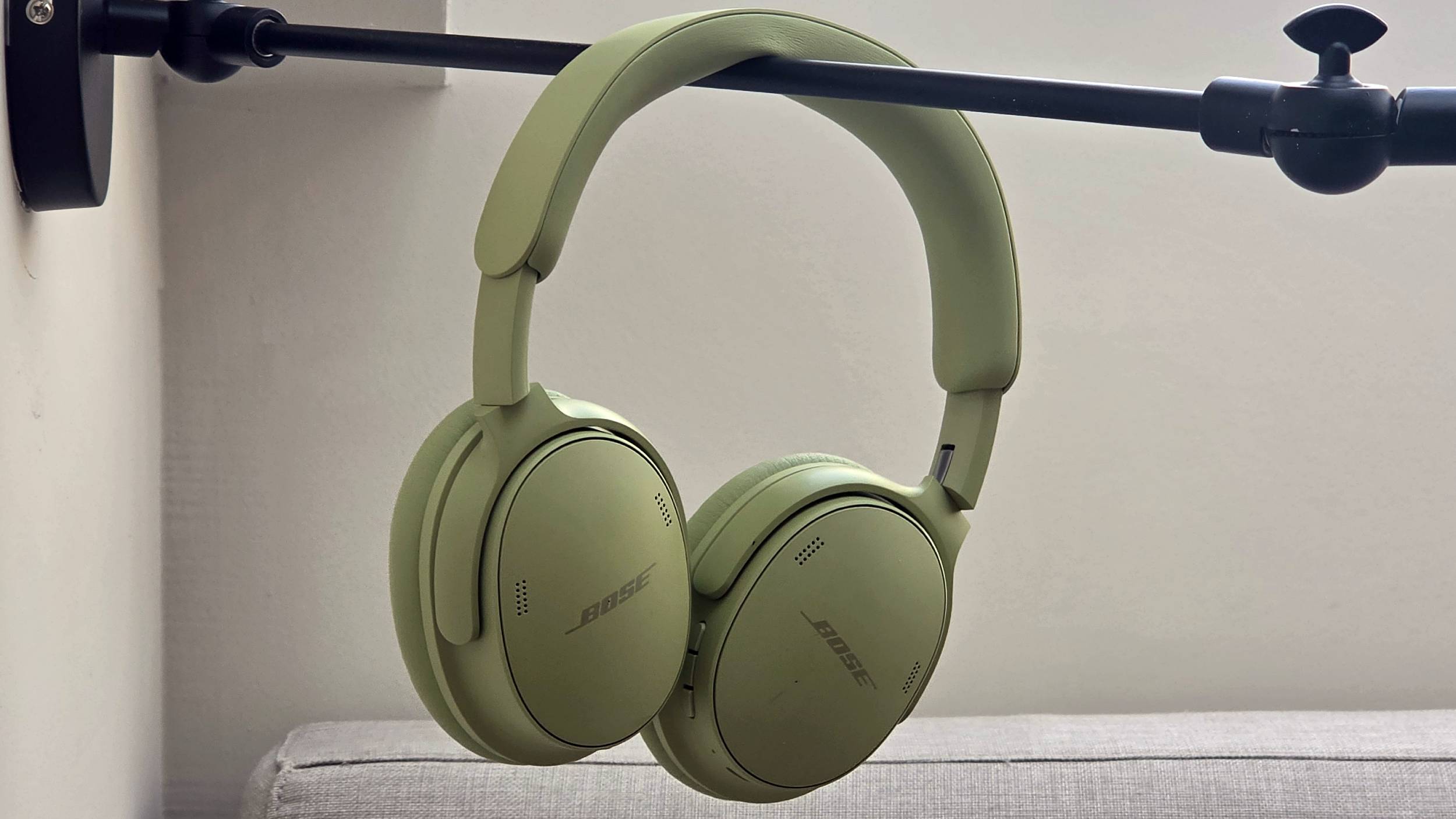 Emo all grown up? Got yourself a bit of money? I’ve found your perfect designer Bose headphones, based on the 5-star QC Ultra (Gen 2)