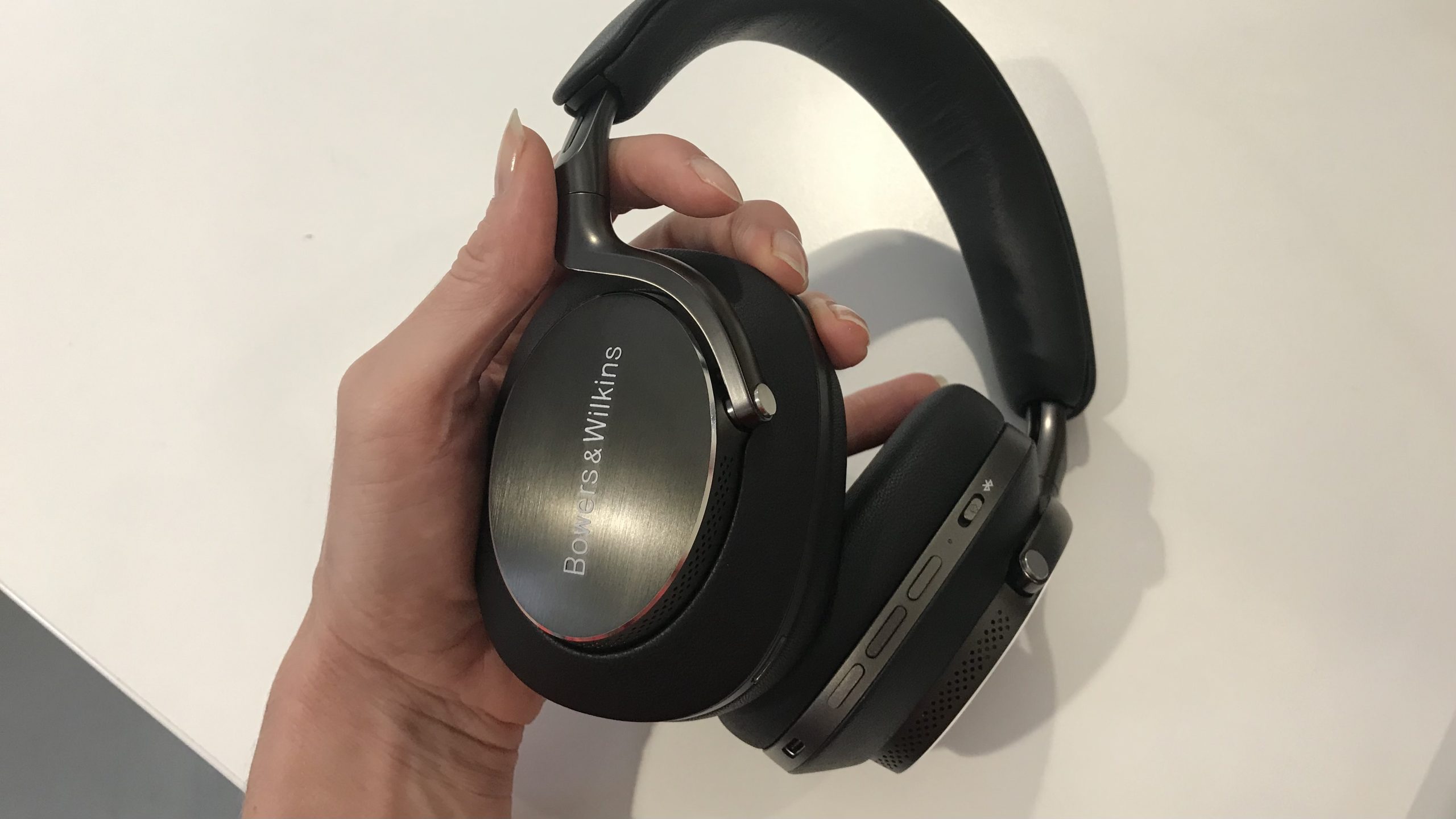 Samsung may finally be putting all of its Harman, AKG, JBL and B&W juice in a blender for its first headphones in 10 years
